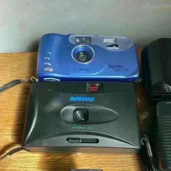 Bulk lot of 6 film cameras:  Kodak, Nikon, Panorama, Minolta, Vivitar - Picture 5 of 10